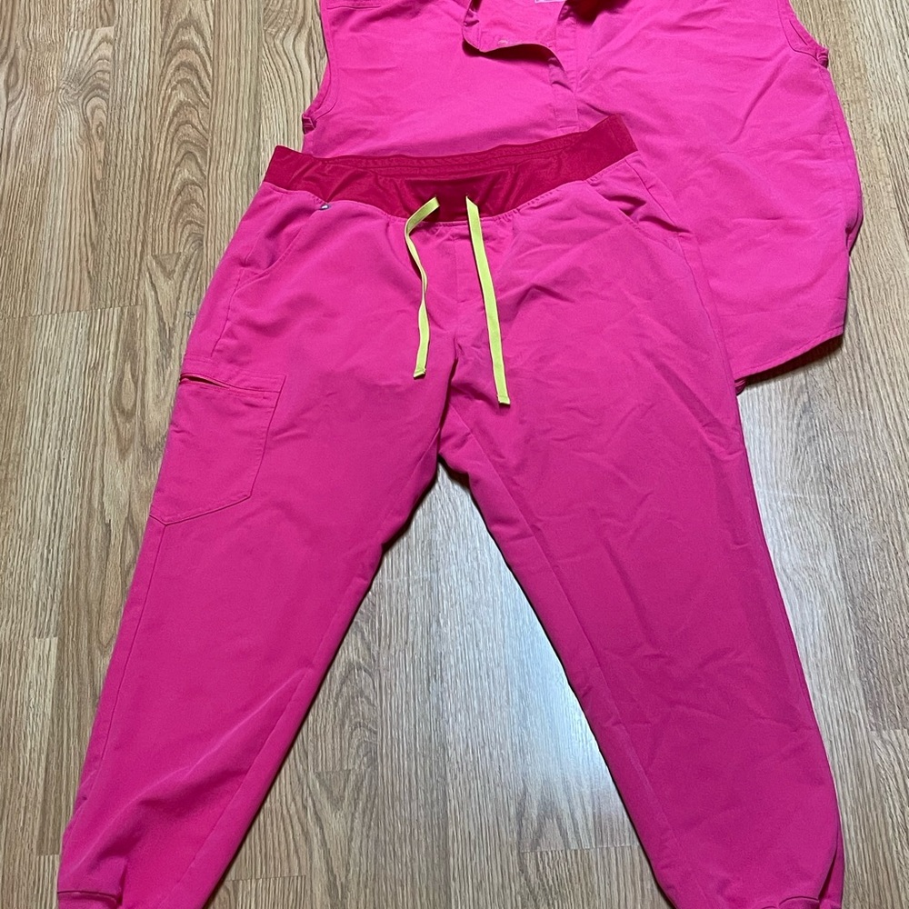 Figs Bright Pink Scrub Set